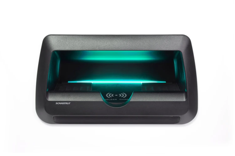 Scanstrut_Wireless_-_Cove_LED_15W_SC-CW-10GT_Face_on_no_phone.webp
